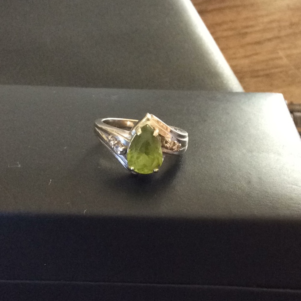 Vintage Peridot with 4 diamond accents in 14k gold